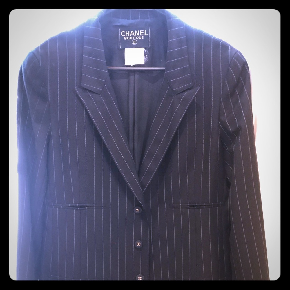 CHANEL :NAVY PINSTRIPE CHANEL BOUTIQUE JACKET